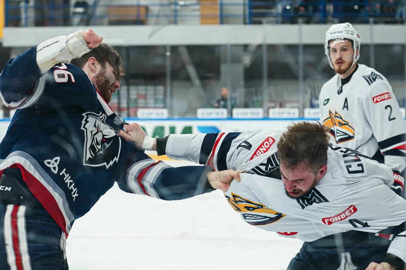 Драка нефтехимик. Драка нефтехимик. Михаил фисенко драка. Ак барс против нефтехимик. Драка нефтехимик.