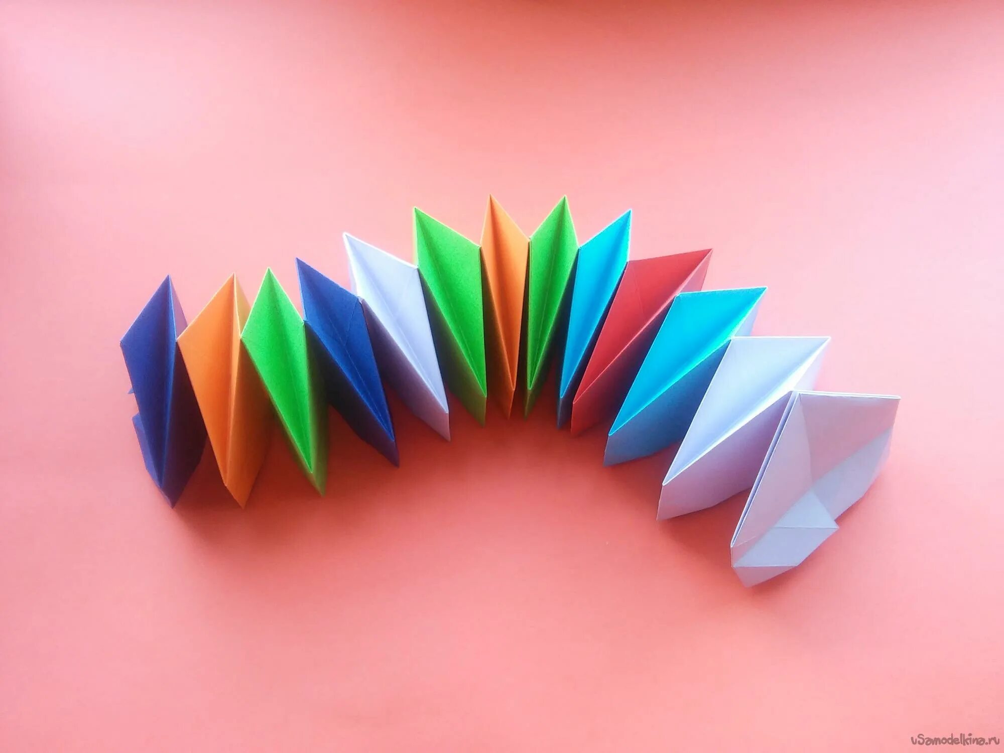 Поделка из бумаги перевертыш. Как сделать перевертыш из бумаги. Флексагон для детей. Поделка из бумаги перевертыш. Оригами из квадрата.