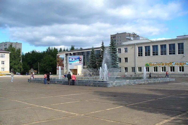 Город Чайковский Пермский край. Город Чайковский Пермский край площадь. Достопримечательности г Чайковский Пермский.