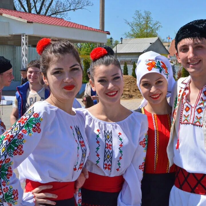 Гагаузы вероисповедание. Гагаузы и молдаване. Гагаузи Молдавия. Гагаузы народ. Народы Молдавии Гагауз.