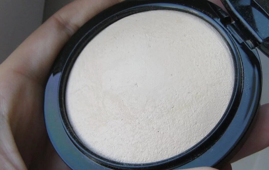 Mac skinfinish natural. Mac минеральная пудра Mineralize Skinfinish natural. Mac Mineralize Skinfinish пудра оттенки. Пудра Mac Mineralize Skinfinish Medium. Пудра Mac Mineralize Skinfinish свотчи.