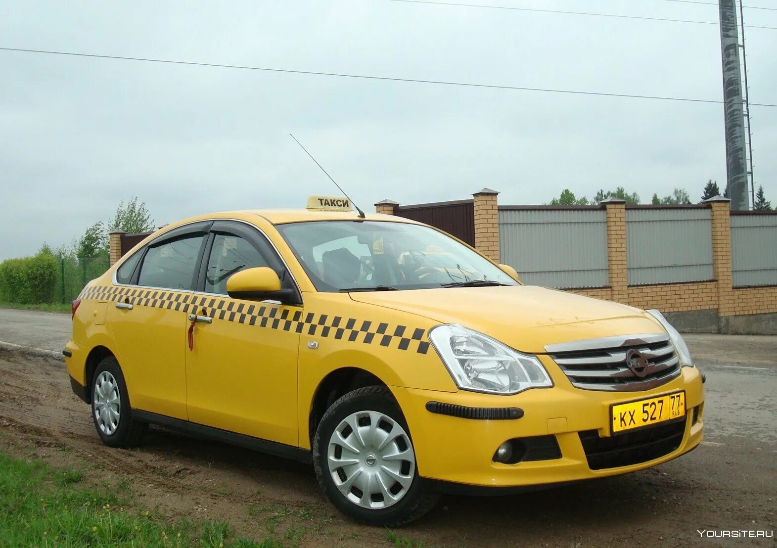 Фото такси машин. Машина "такси". Автомобиль «такси». Такса в машине. Таксист в машине.