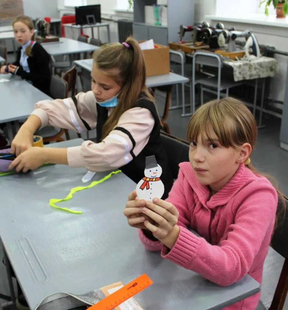 робототехника на уроках технологии в школах. образовательные программы учат школьников. урок технология в современной школе. урок технологии. урок технология в современной школе.