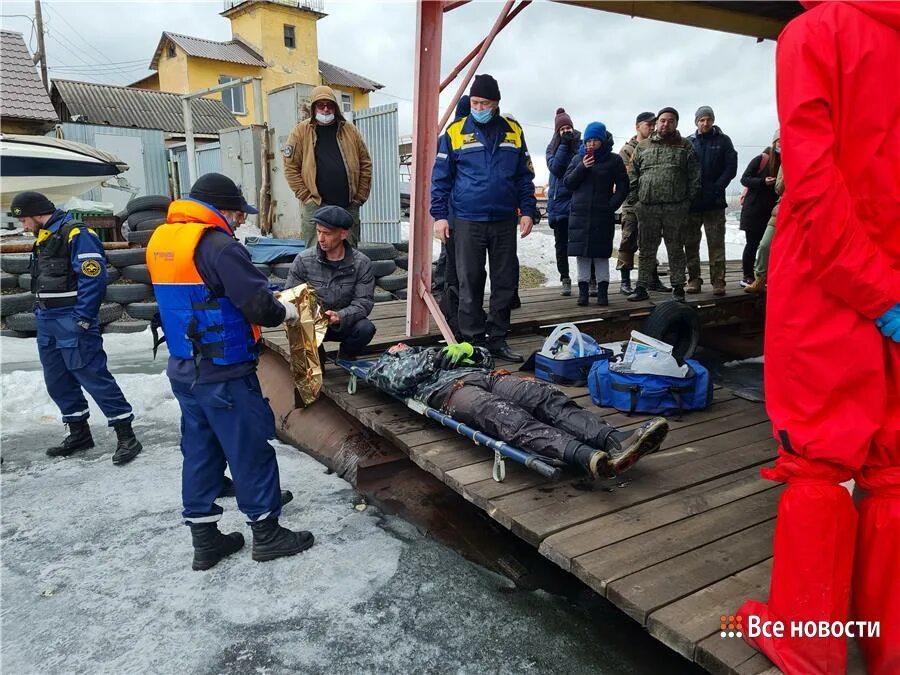 Волонтеры тагил. Паводок Нижний Тагил. Волонтёры Тагильская Снежинка Нижний Тагил. Осмотр плавсредств у добровольцев на период паводка в Кемерово. Доброволец из Тагила фото.