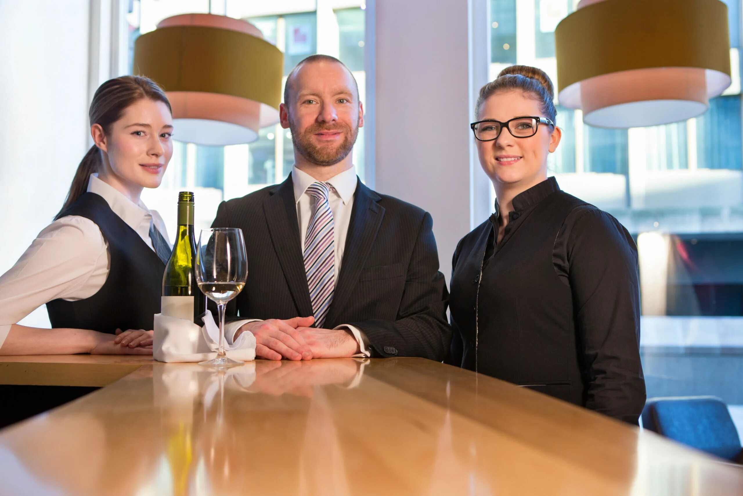 Горничная в отеле. Включи работаем в отеле. Горничная в гостинице. Персонал гостиницы. Включи работаем в отеле.