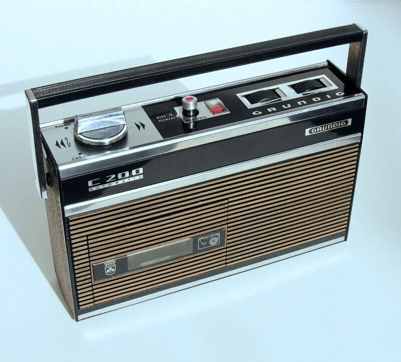 Магнитофон Grundig c200. Grundig c 60 Cassette Tape. Грюндик с 200 магнитофон. Магнитофоны Грюндик 70х.