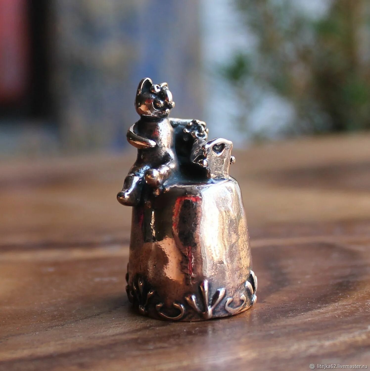 Кот наперсточник. Три наперстка. Наперсток кот. Сувениры из питера. Наперсток керамический.