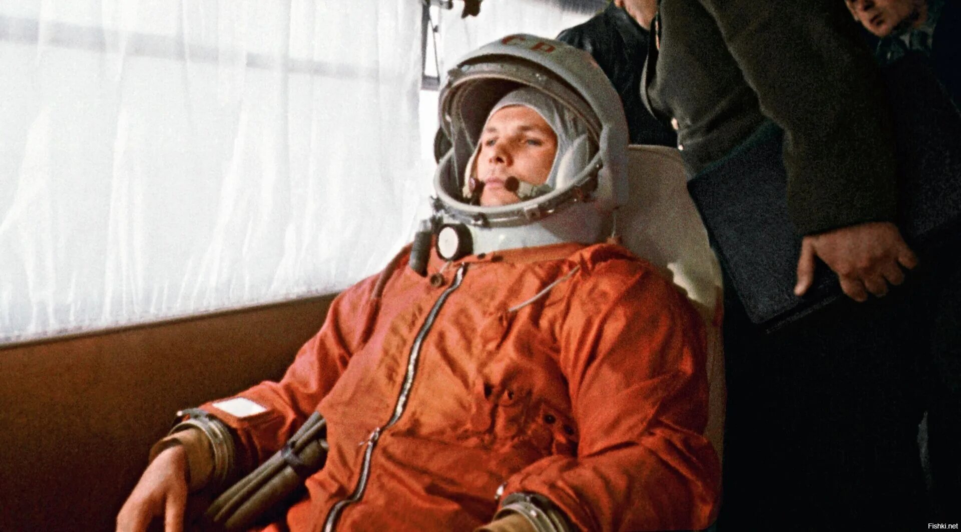 Полет первого космонавта планеты. Космонавт 1961 Гагарин.