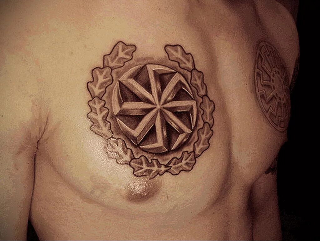 Солнцеворот татуировка коловрат. Колядник и коловрат тату. Набей коловрата. Дотворк коловрат. Коловрат тату на руке.