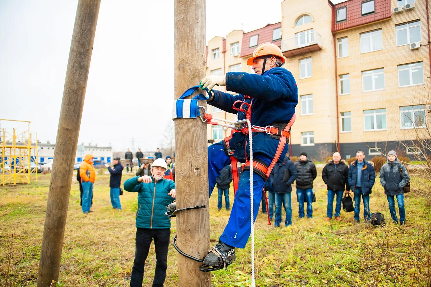 Форма Россети. Россети центр Ярэнерго фото. Инженер Россети. Спецодежда Россети. Россети учебный центр