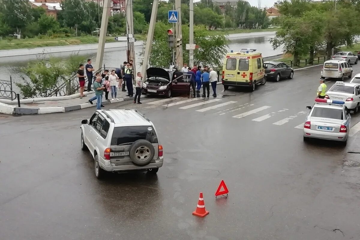 Дтп астраханская область. Астраханские происшествия сегодня астраханские. Астрахань происшествия за сутки. Дтп с участием маршрутки и такси. Астраханские происшествия сегодня астраханские.