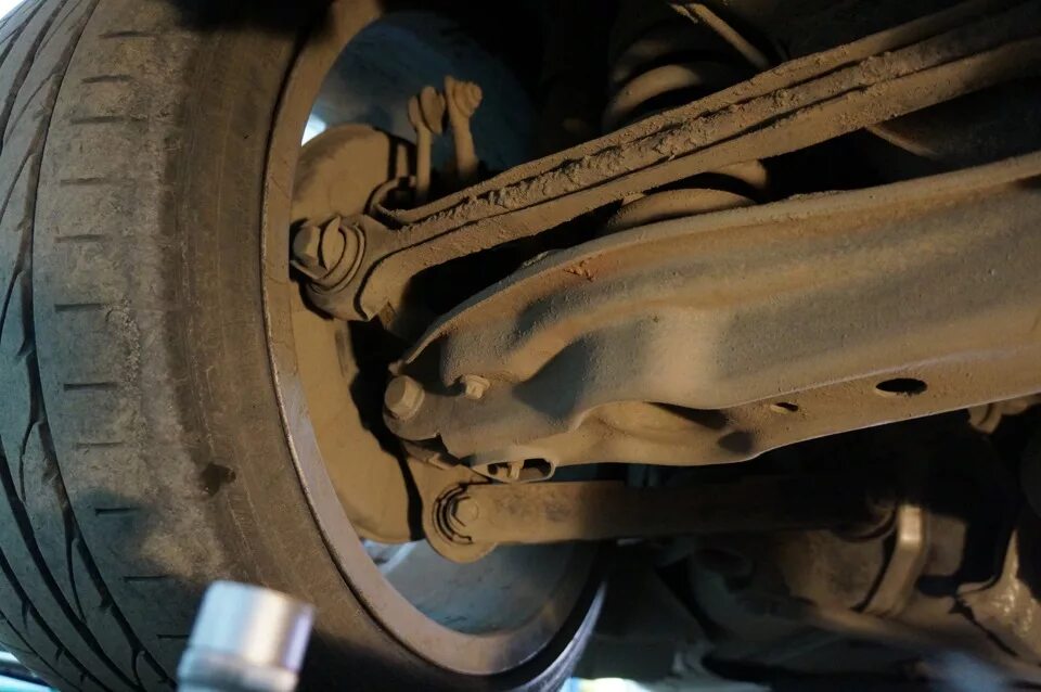 Bmw x3 f25 скрип задней подвески. F30 скрип в задней подвеске. Bmw скрипит. Скрип руля бмв е 60. Bmw скрипит.