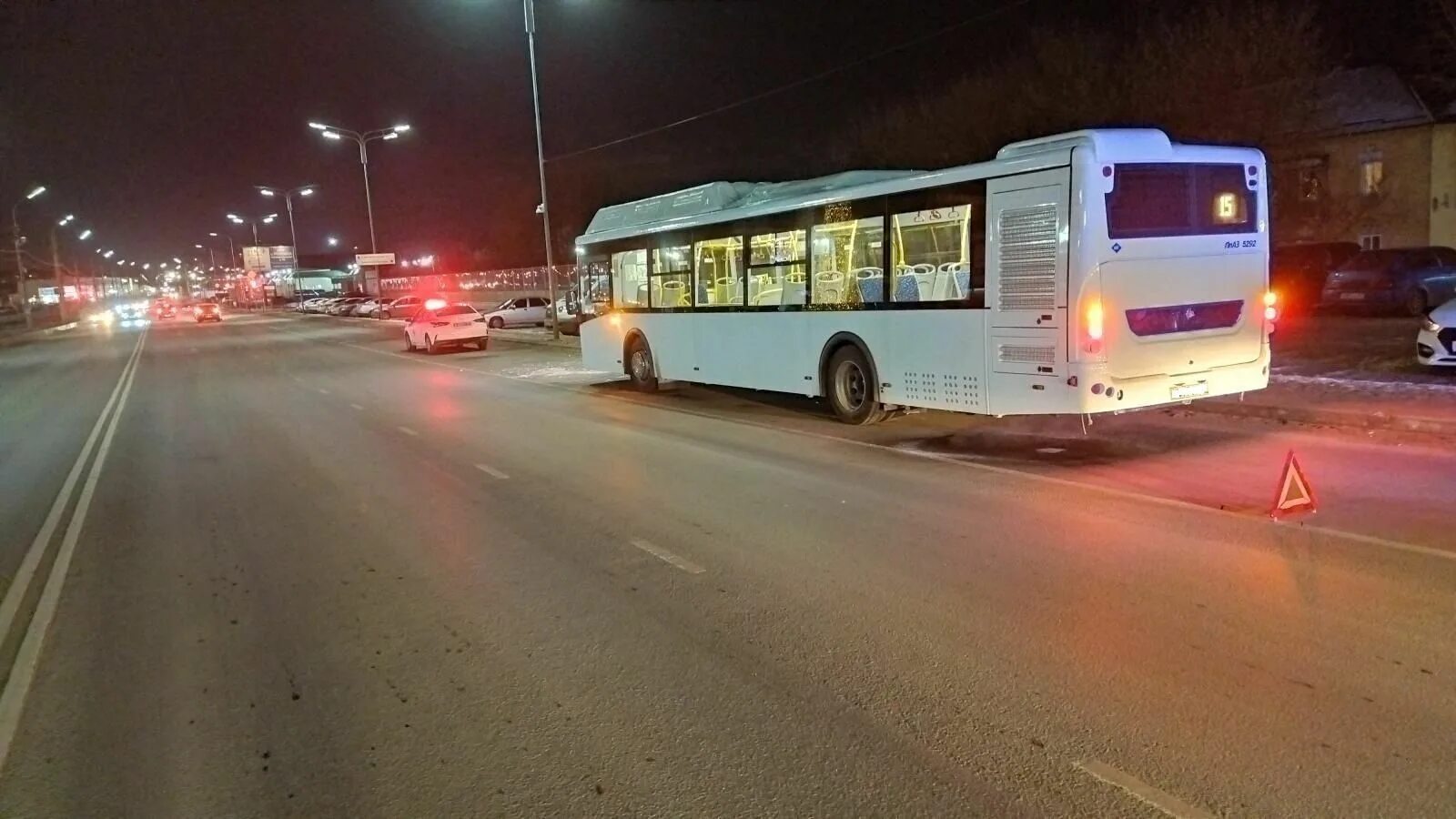 Автобус сбил пешехода. ДТП С автобусом в Орловской области. ДТП Орловская область микроавтобус.