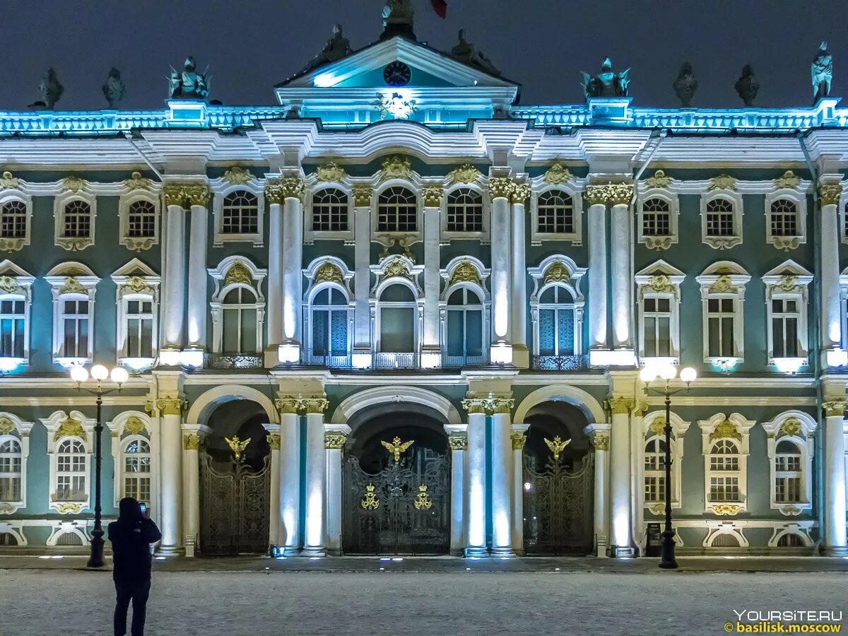 Эрмитаж фото. Питер Эрмитаж снаружи. Эрмитаж осенью зимний дворец. Зимни1 дворец Питер. Зимний дворец Санкт-Петербург Эстетика.