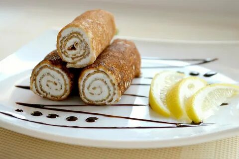 Рулет из блинного теста