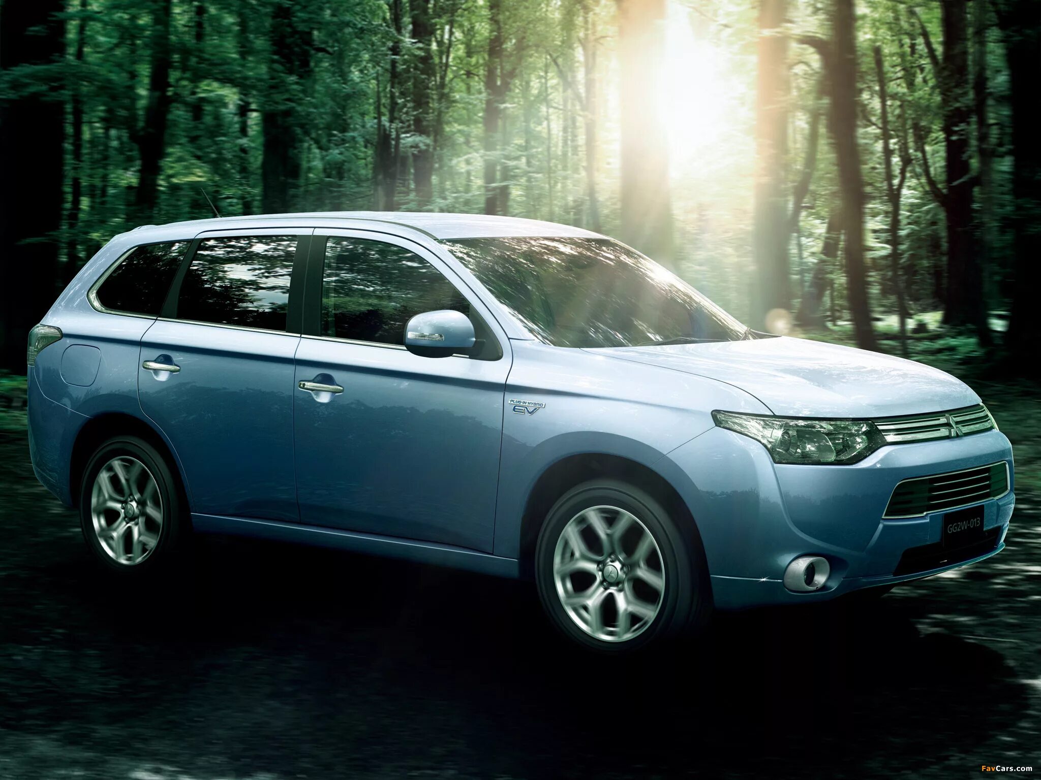 Мицубиси минусы. Mitsubishi Outlander 2012. Митсубиши Аутлендер 2012. Митсубиси Аутлендер 2012 3 поколение. Аутлендер PHEV 2012.