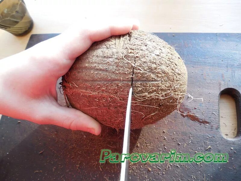 Как вскрыть кокосовый орех