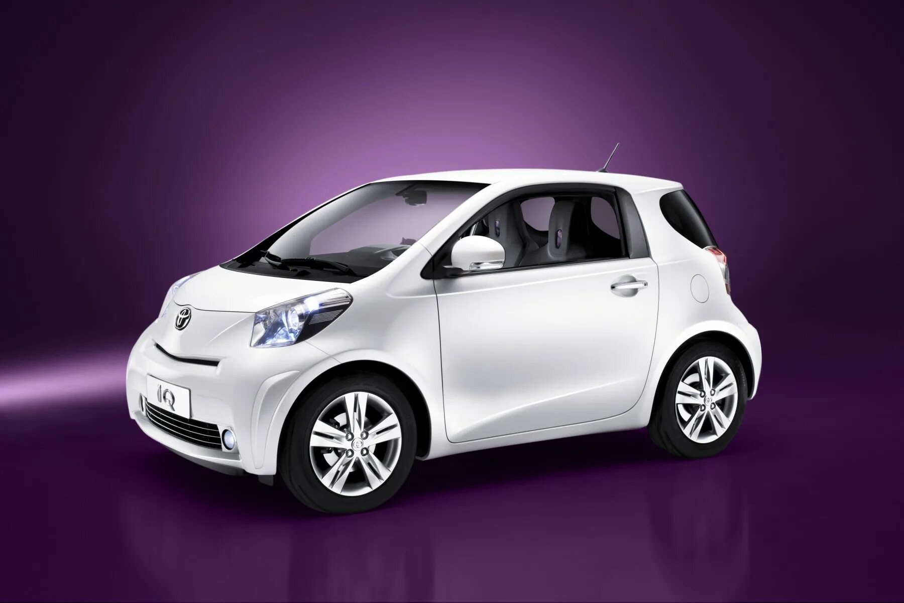 Toyota yaris 1. Надежные японские машины. Тойота 4вд маленькая. Маленькая японская машина. Тойота айго 2009.