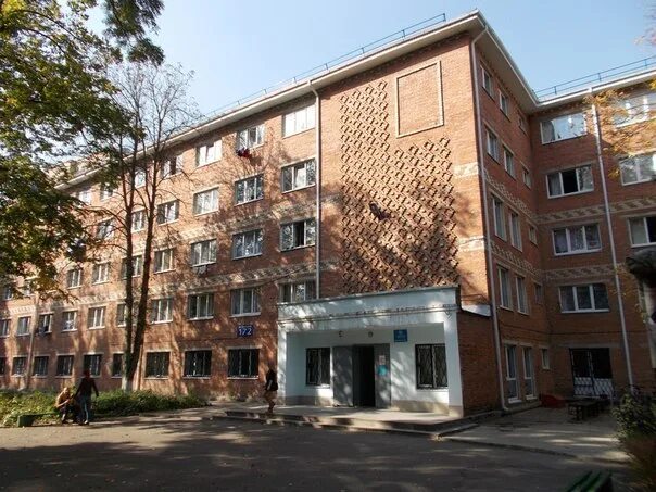 В студенческое общежитие КубГУ вломились молодчики с ножом и искали девушек для 