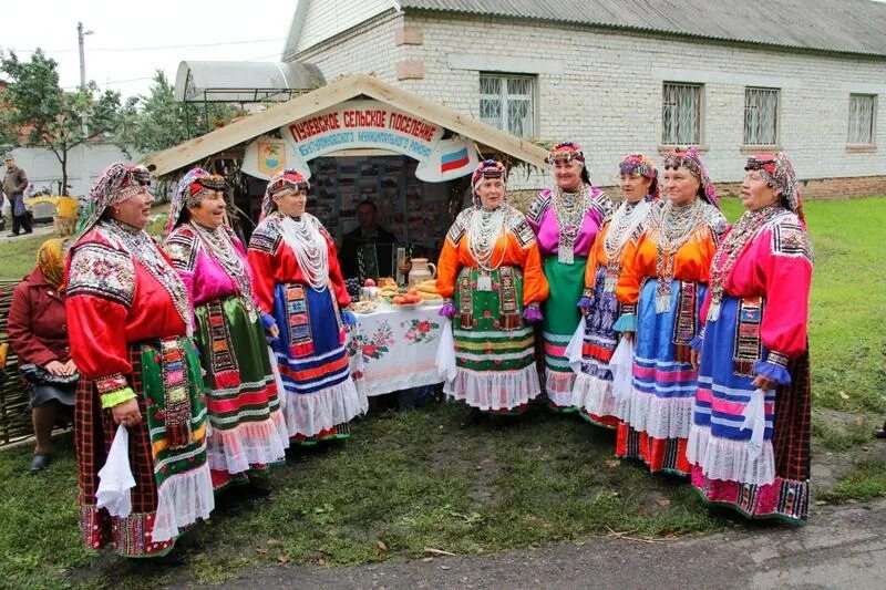 Погода в народном воронежской области. Пузево Бутурлиновского района Воронежской области. Народный костюм Бутурлиновского района Воронежской области. Костюм Бутурлиновский район село Пузево. Фольклорного ансамбля села Россошь Воронежской области.