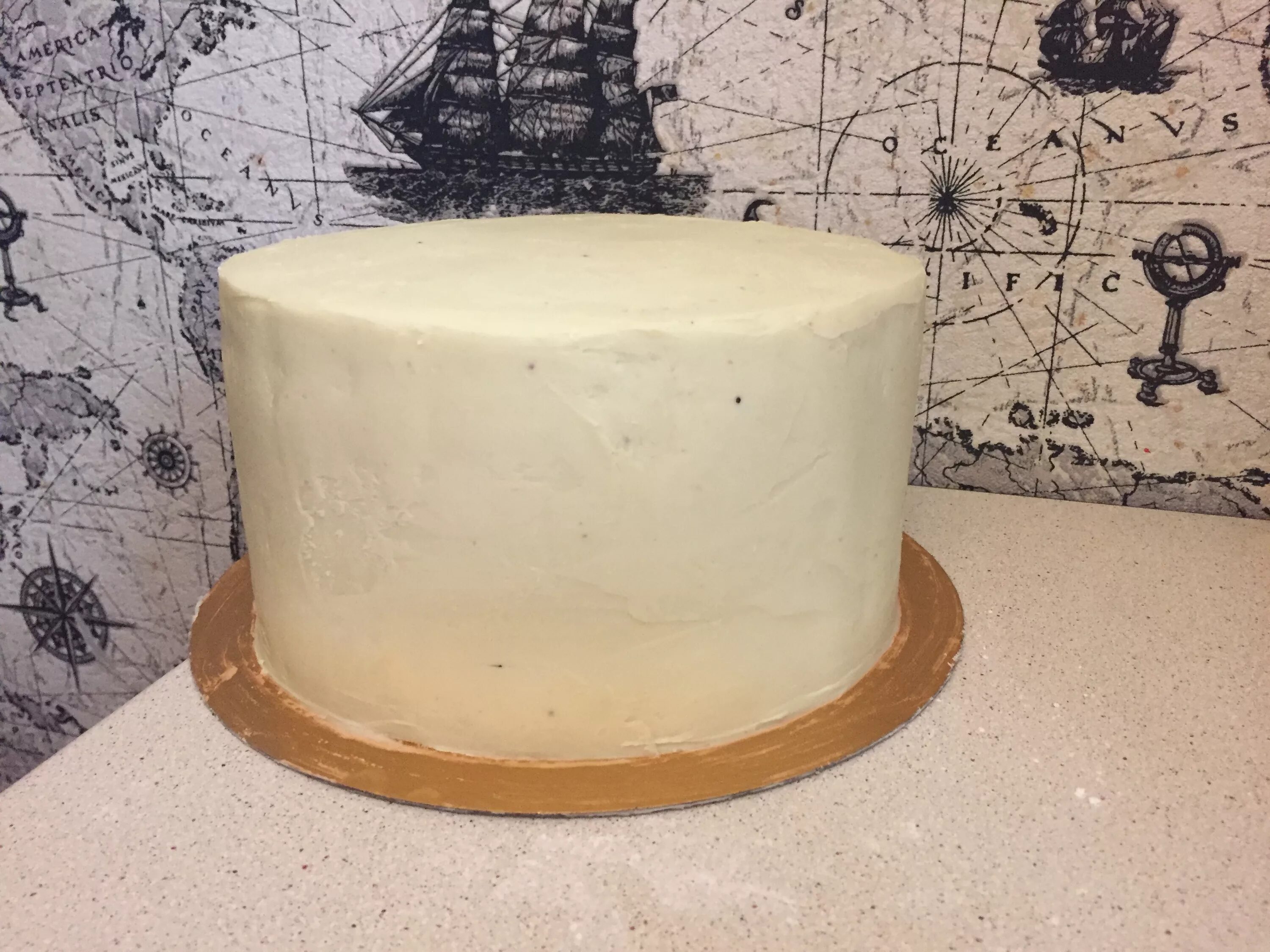 Покрытие торта ганашем. Белый торт. Торт с белым покрытием. Крем для покрытия торта.