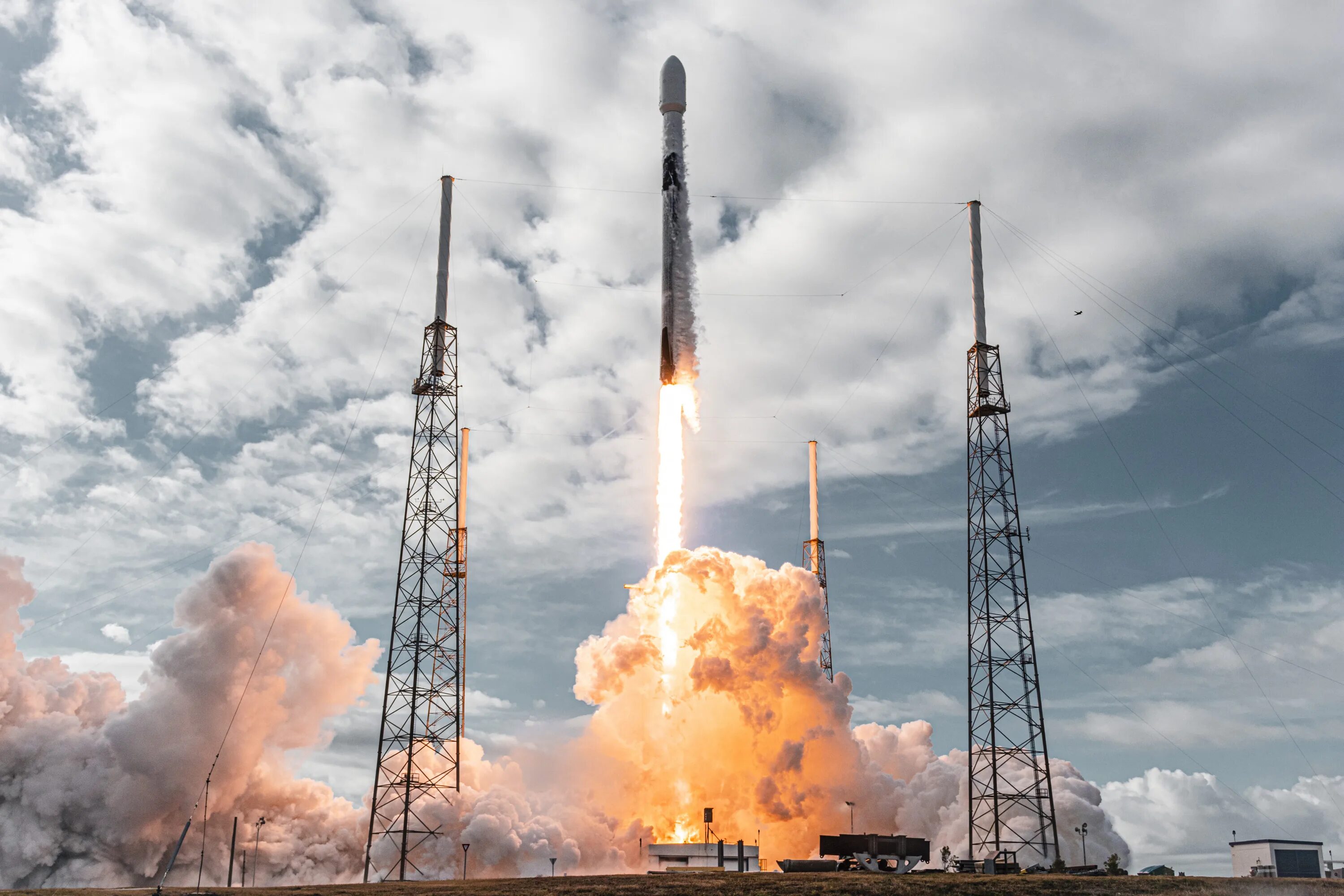Запуск ракеты на орбиту. Ракета spacex наса фалкон 9. запуск spacex falcon 9. ракета spacex взлетает. ракета элона маска falcon 9.