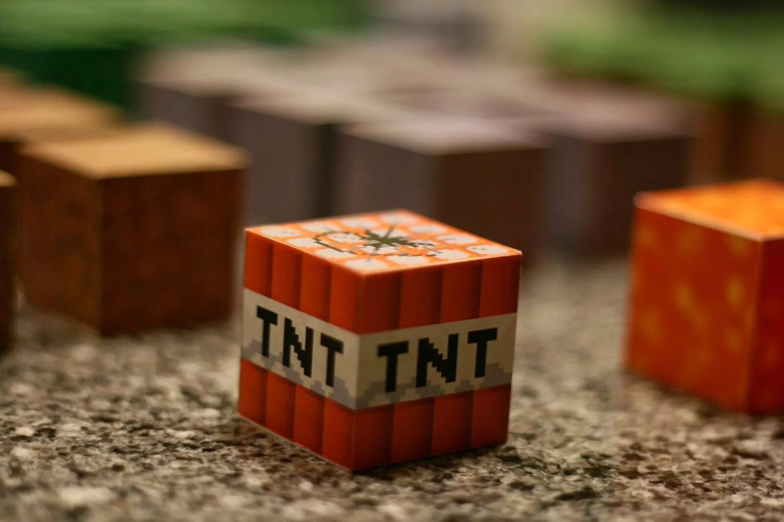 Minecraft blocks. Кубик МАЙНКРАФТА. ТНТ кубики. Реклама ТНТ кубики. Майнкрафт куб ТНТ.