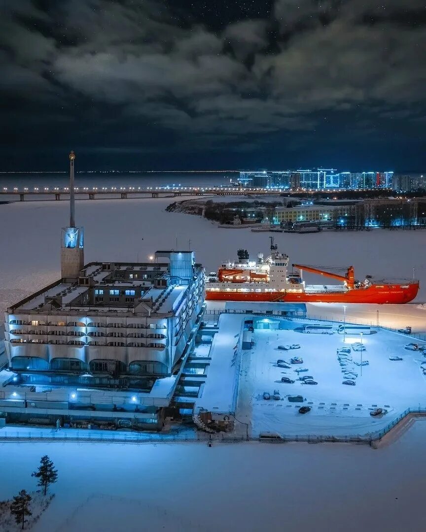 Ленинградский экспресс на васильевском острове. Морской вокзал Санкт-Петербург Васильевский остров. Морской вокзал на Васильевском острове. Порт морской фасад Санкт-Петербурга. Пассажирский порт Санкт-Петербург морской фасад.