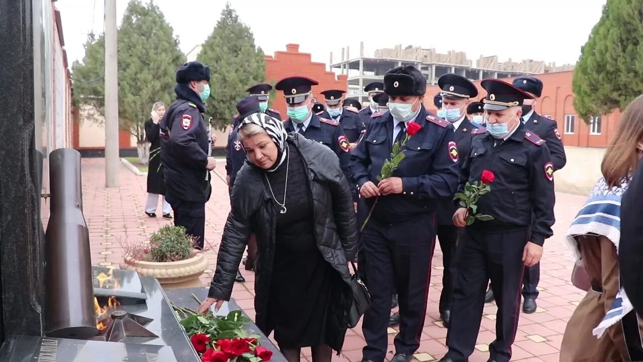 День памяти сотрудников погибших при выполнении служебных. 8 Ноября день памяти погибших сотрудников МВД. Кизилюрт МВД сотрудники. День сотрудника ОВД В Кизилюрте 2022. День памяти сотрудников МВД погибших при исполнении.