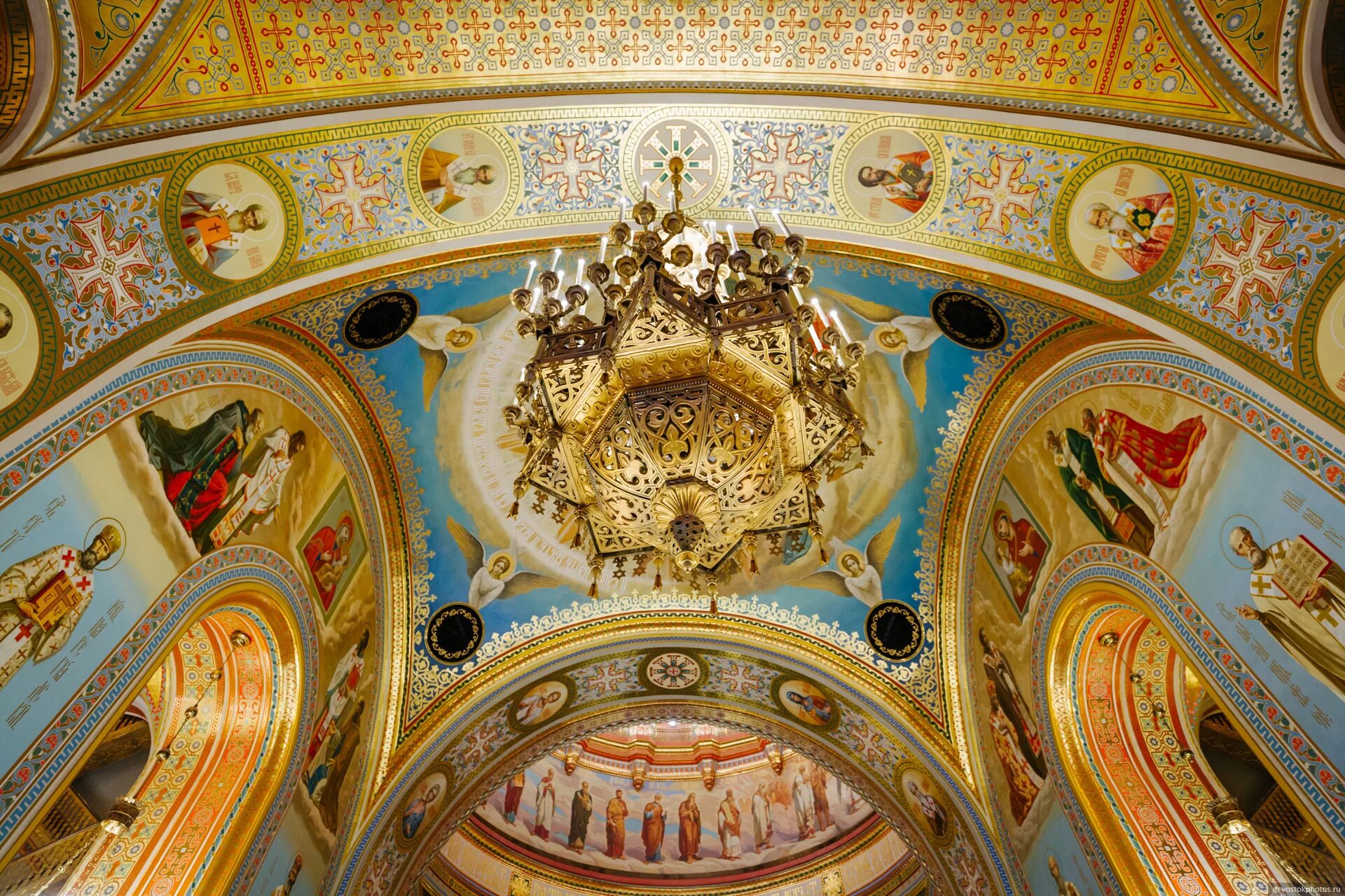 Северо-западный храм христа спасителя интерьер. Храм христа спасителя подземный храм. Убранство храма христа спасителя. Возрождение храма христа спасителя в москве. Храм христа спасителя подземный храм.