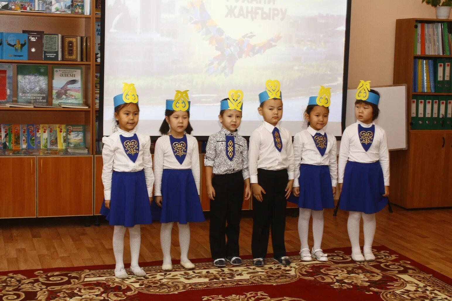 Караганда рынок алтын арба. Школьная форма в казахстане. Квш мвд карагандинская. Есбулатова. Кюи мвд рк бейсенова.