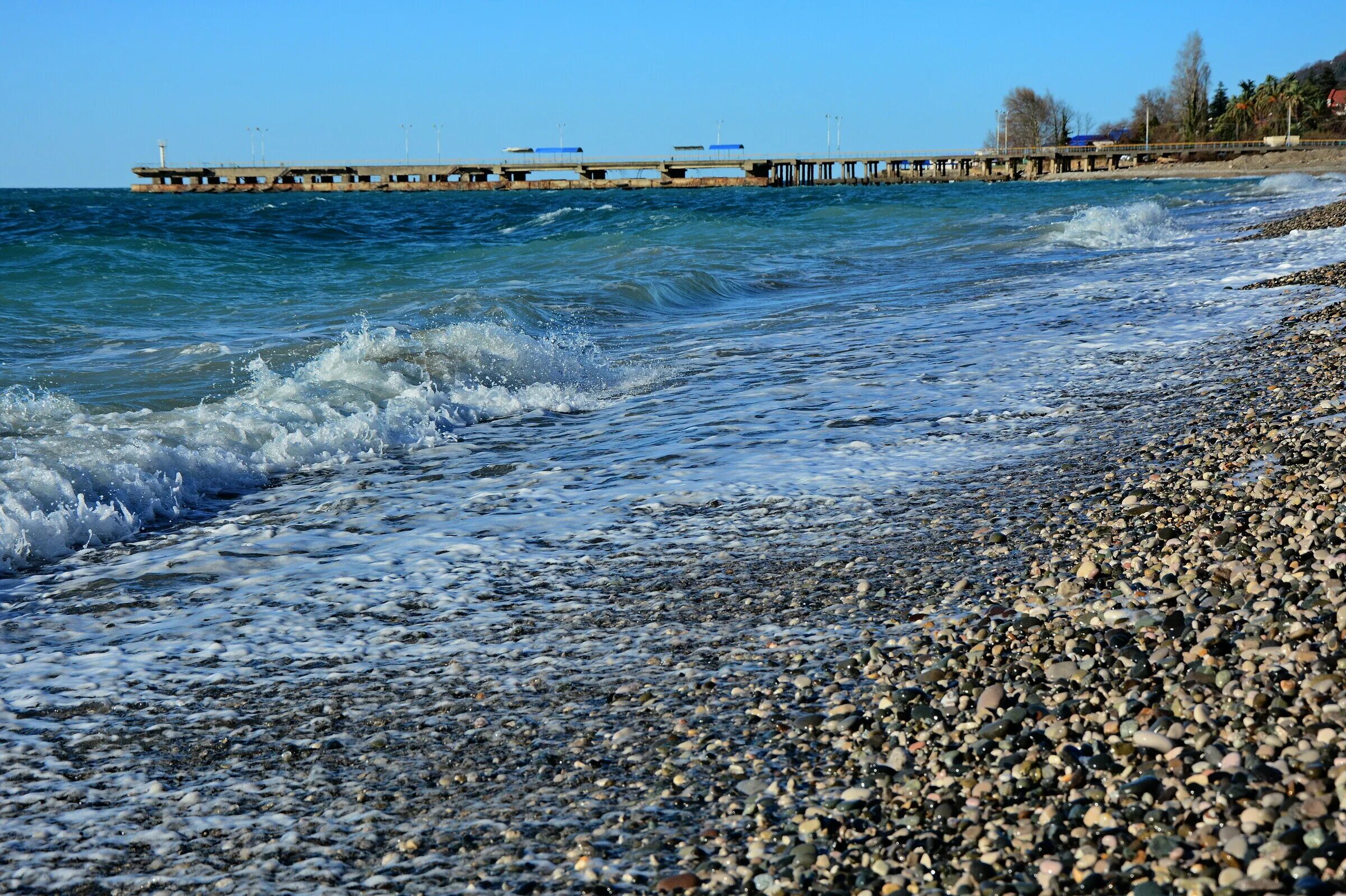 Гагры море пляж. Нарт пансионат Абхазия Гагра. Гагры берег моря. Гагра море дно.