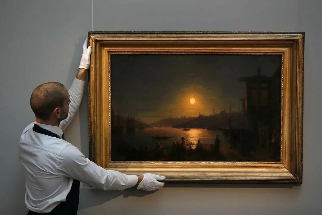 Selling paintings. Аукцион Сотбис живопись. Aivazovsky- Sotheby's. Сотбис галерея. Аукцион Сотбис картины.