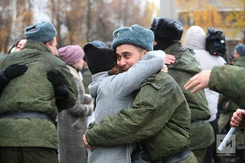 Новости россии когда отпустят мобилизованных домой. Мобилизованные. Казанские мобилизованные. Военные с родными. Мобилизованные татар информ.