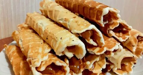 Вафли в вафельнице с вареной сгущенкой
