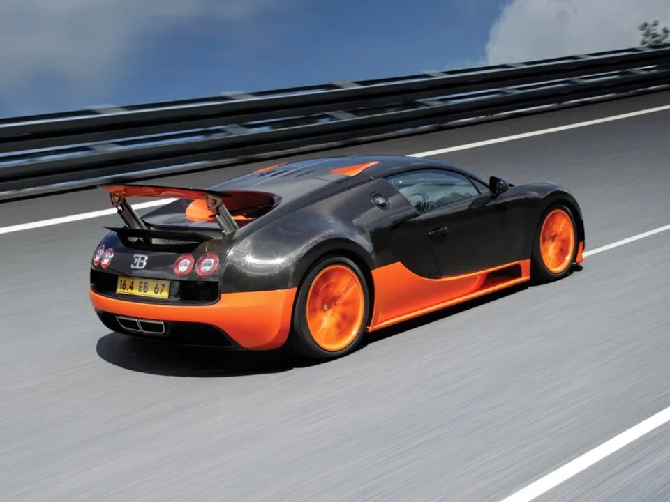 Включи мир машины. Машина Bugatti Veyron 16.4 Supersport. Bugatti Veyron 16.4 super Sport 2010. Bugatti Veyron 16.4. Бугатти Вейрон супер спорт.
