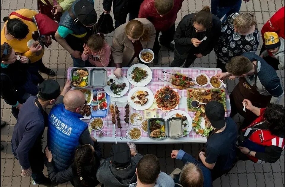 Фуд хабаровск. Сиеста фуд Хабаровск. Фотоконкурс Комсомольская правда. Соревнования шашлычников. Кафе Сиеста фуд Хабаровск.