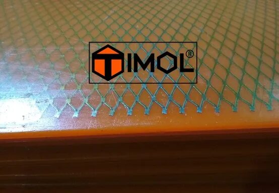 Полиуретан листовой 10 мм. Армировать полиуретан. Полиуретан пфл-100. Полиуретан трескается. Шланг из полиуретана wire tpu-z 200 мм.