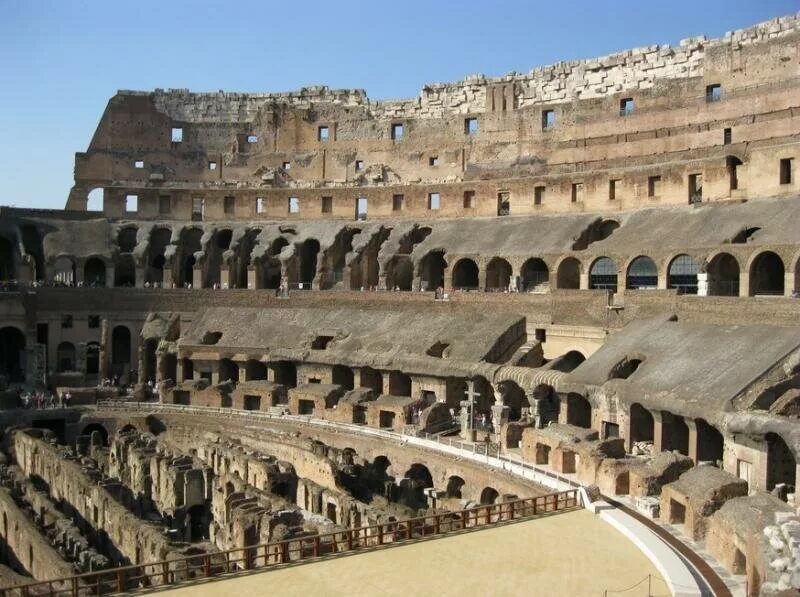 Амфитеатр Колизей в Риме. Самый древний амфитеатр в мире. Амфитеатр в древнем Риме. Рим Колизей Арена.