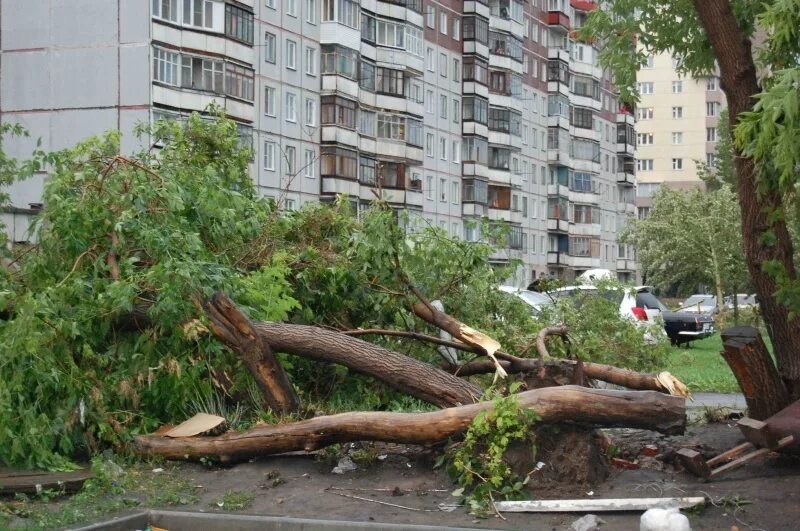 Ураган в клину 2025 сегодня. Ураган в новосибирске. ураган йошкар-ола. ураганный ветер в новосибирске.
