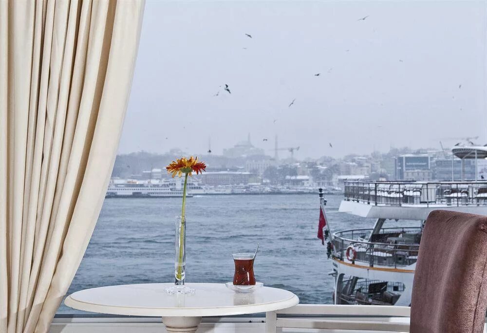 Four seasons sultanahmet. Отели стамбула на мраморном море. Стамбул cvk park bosphorus. Hotel romantic в стамбуле. Отель босфор стамбул.