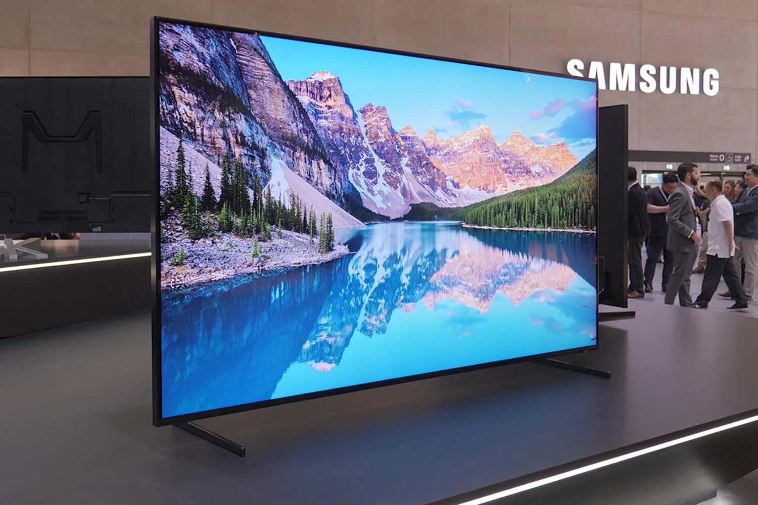 Купить телевизор 98. Samsung QLED 8k. Телевизор самсунг QLED 8к. Телевизор самсунг 85 дюймов. Samsung QLED 8k 900r.