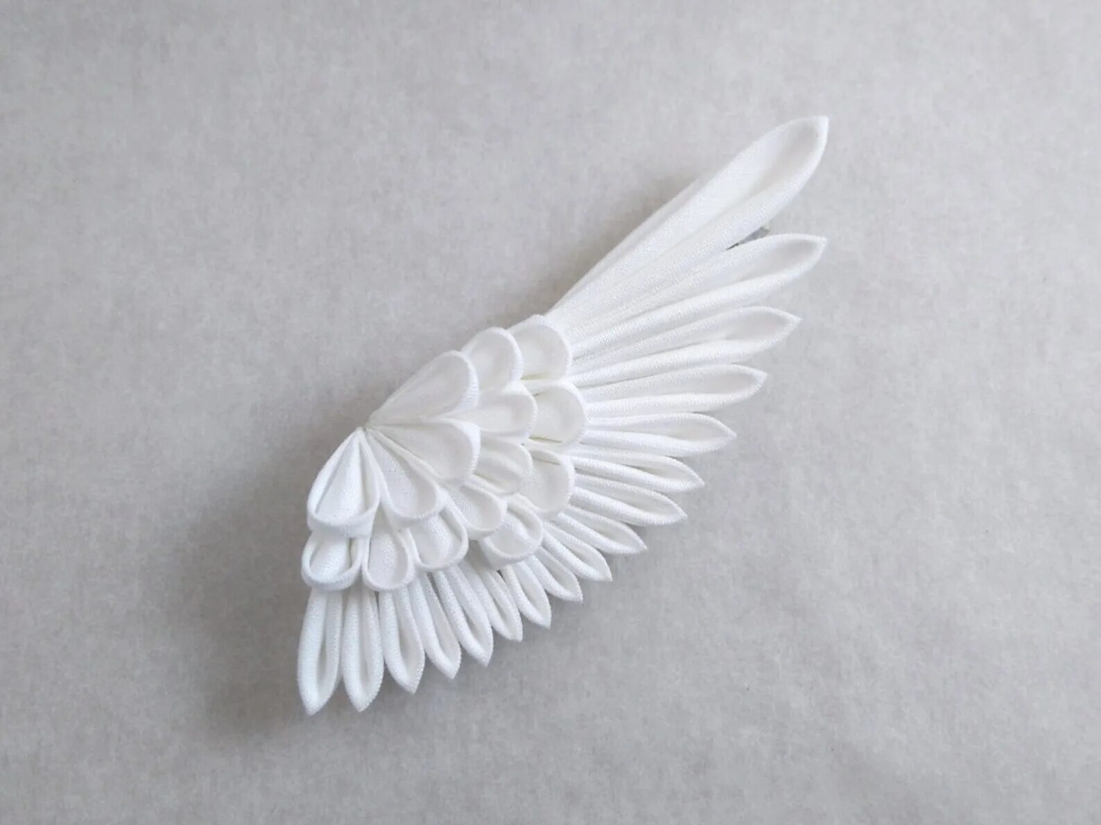 перья для крыльев ангела из изолона. крылышки для ангела из бумаги. крылья ангела. перья из фоамирана. заколки крылья.