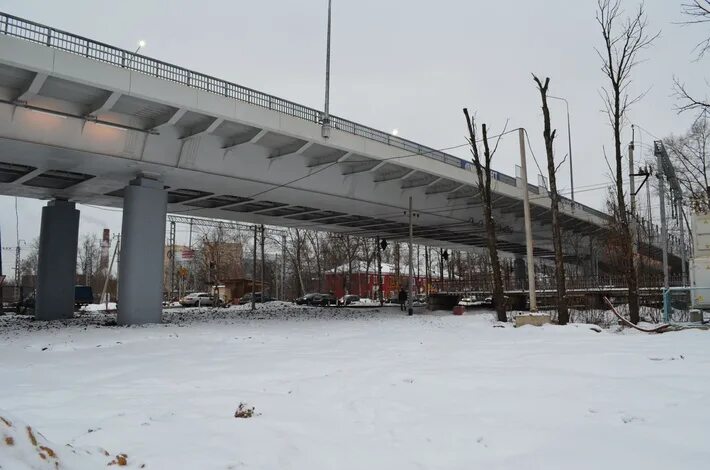 Открытые эстакады Рыбинск. Каток на виадуке новый. Путепроводу через железнодорожные пути у платформы "Матвеевская". Площадка виадук новый Уренгой.