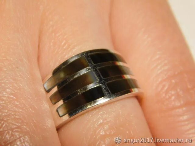 Кольцо 17 мм. 17 Размер кольца. Диаметр кольца 17. Кольцо серебро эмаль размер 18 цена 23000.