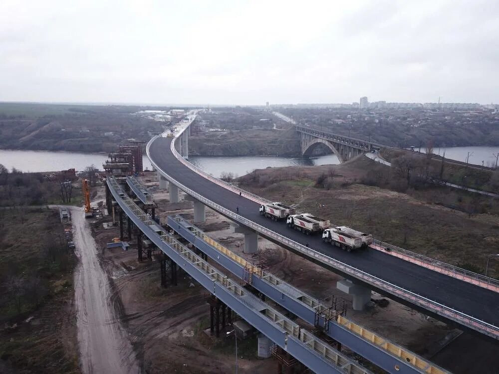 Дали запорожья. Мост Хортица Запорожье. Балочный мост Запорожье. Новые мосты через Днепр (Запорожье). Новый мост в Запорожье.