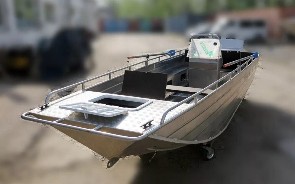 Алюминиевые лодки для мелководья под водомет. Лодка росомаха r4100в. Алюминиевые лодки водометы. Катер с 54 водомет алюминиевый триумф. Катер росомаха 5100.
