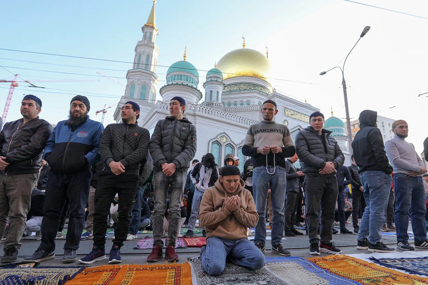 Ураза байрам 2024 в москве время. Ураза байрам Московская Соборная мечеть. Имам Соборной мечети в Москве. Ураза-байрам 2023 в Москве. Курбан байрам в Соборной мечети Москвы.