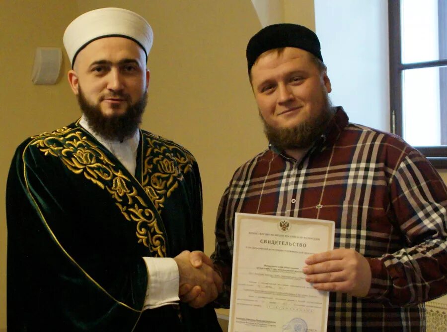 Имам мечети ризван казань. Хазрат мухаммад. Азат хазрат мунавиров. Сиражетдинов мужавир хазрат. Вице-президент исламской республики иран мохаммад-али абтахи.