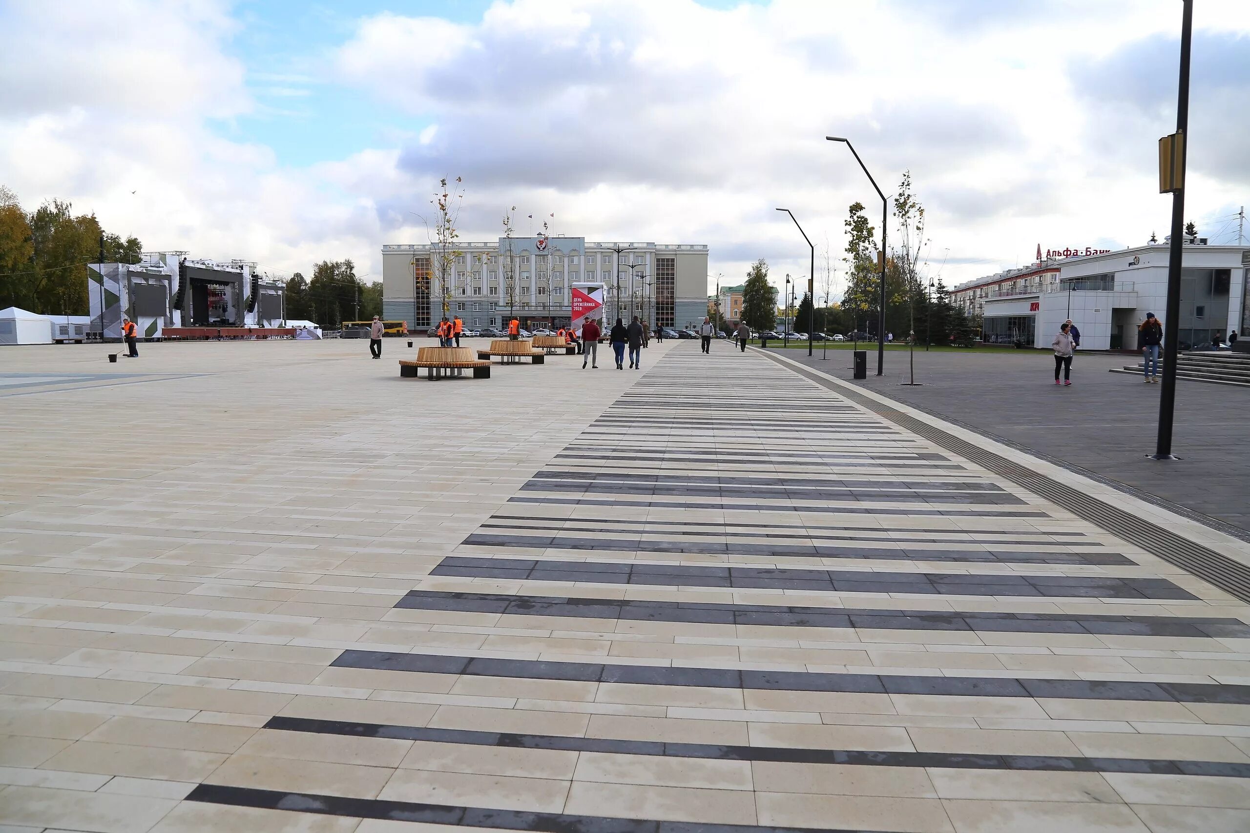 Файл:Central square (Izhevsk)-21.jpg - Википедия